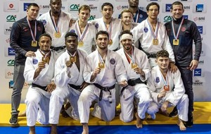 Israil Dakayev double champion de France par équipes juniors avec le PSG Judo